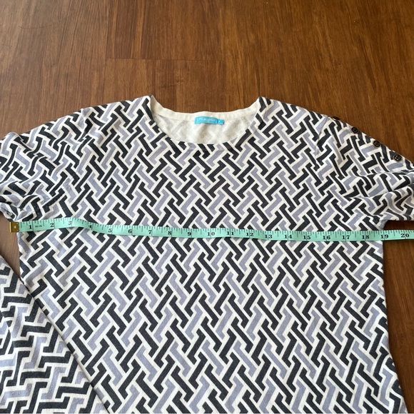 SOLD J. McLaughlin Sweater Womens Small White Blue Geometric Pattern Button Pul - Picture 8 of 10